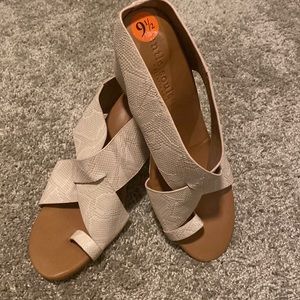 Brand new, never worn Kenneth Cole wedges